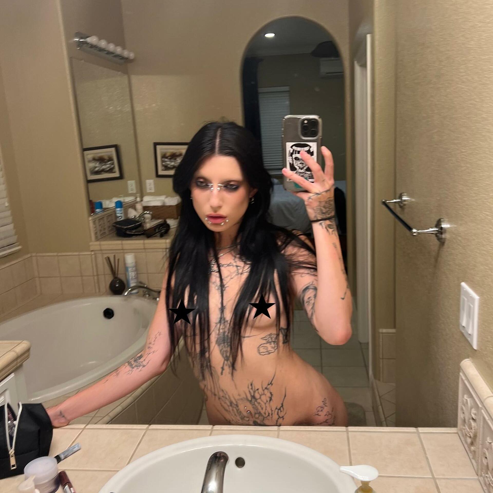 DeathbyRomy / toxicbleubeautyvip Nude   6