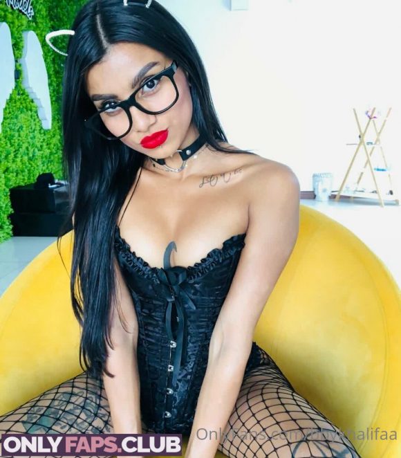 bbykhalifaa Nude Leaked Nude Photo 11